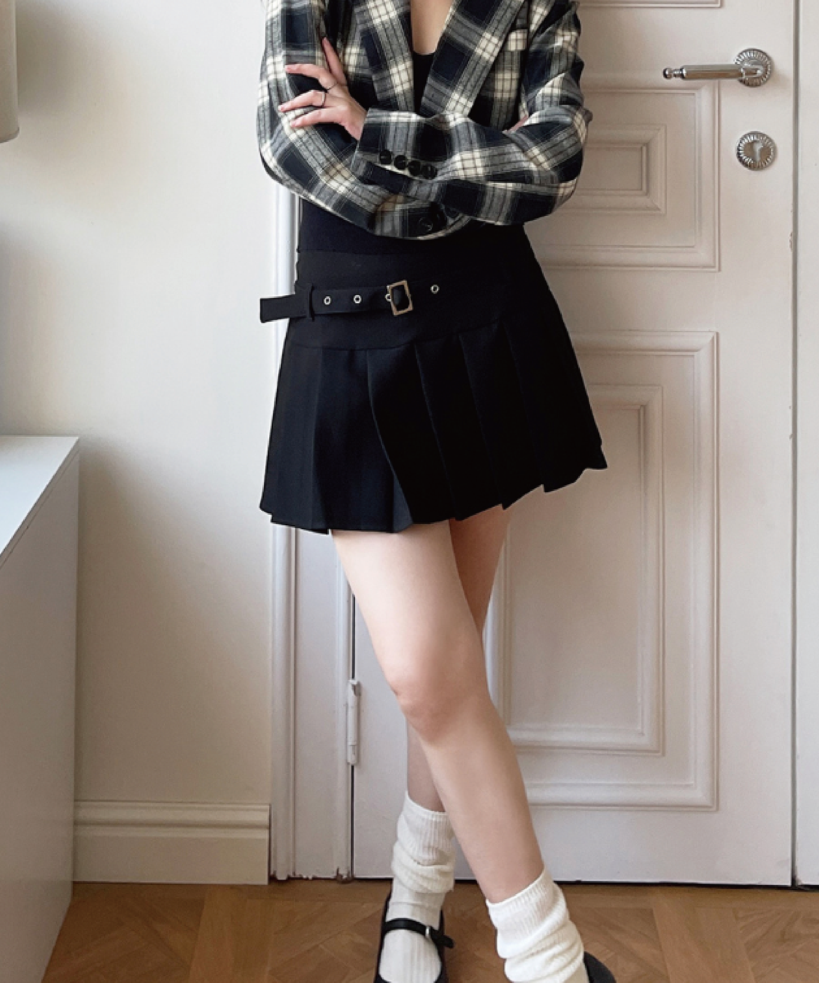 Mid-rise Wide Pleated Short Skirt