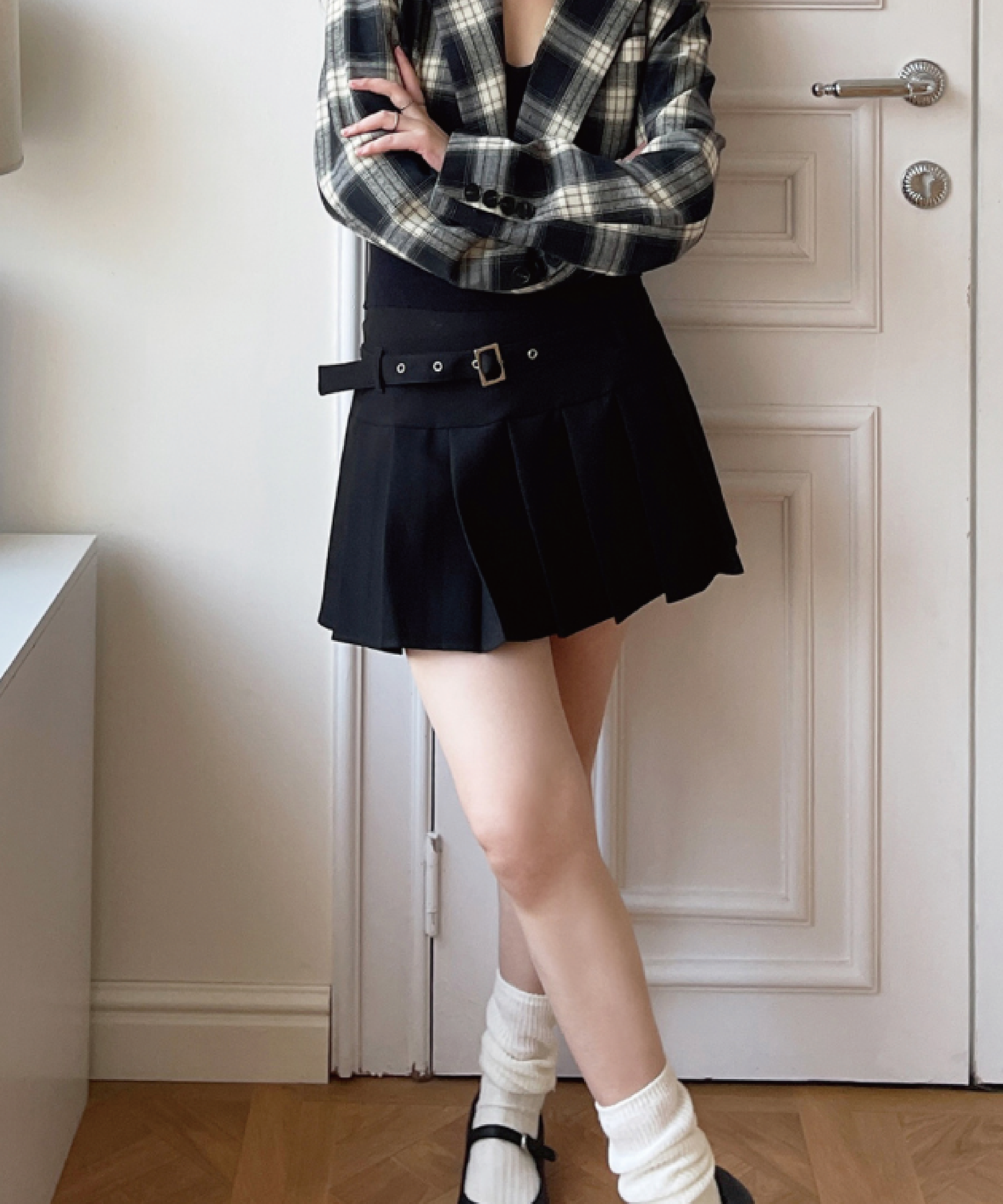 Mid-rise Wide Pleated Short Skirt 