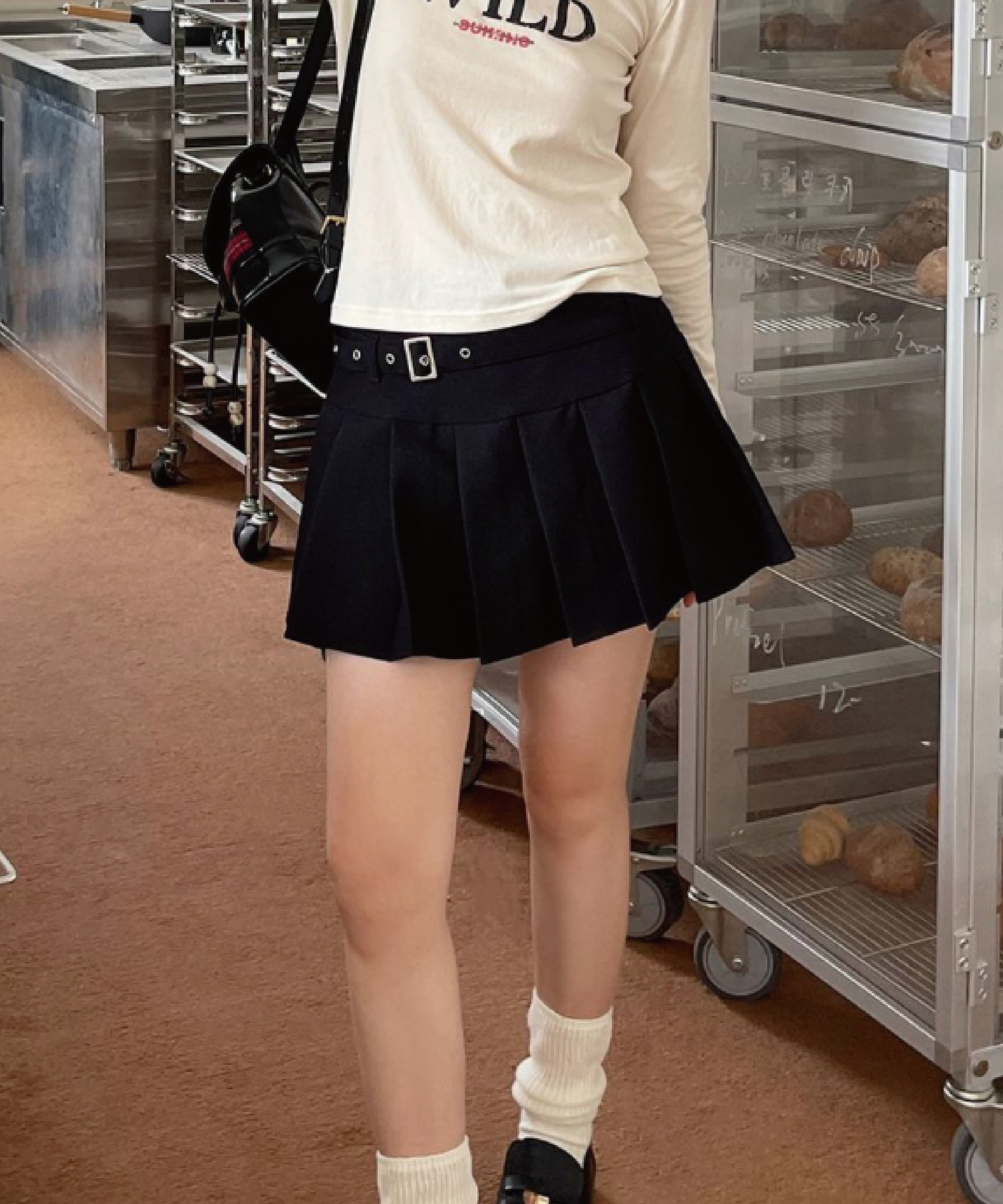 Mid-rise Wide Pleated Short Skirt 