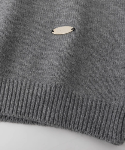 One Tone Knitting Set-Up With Scarf