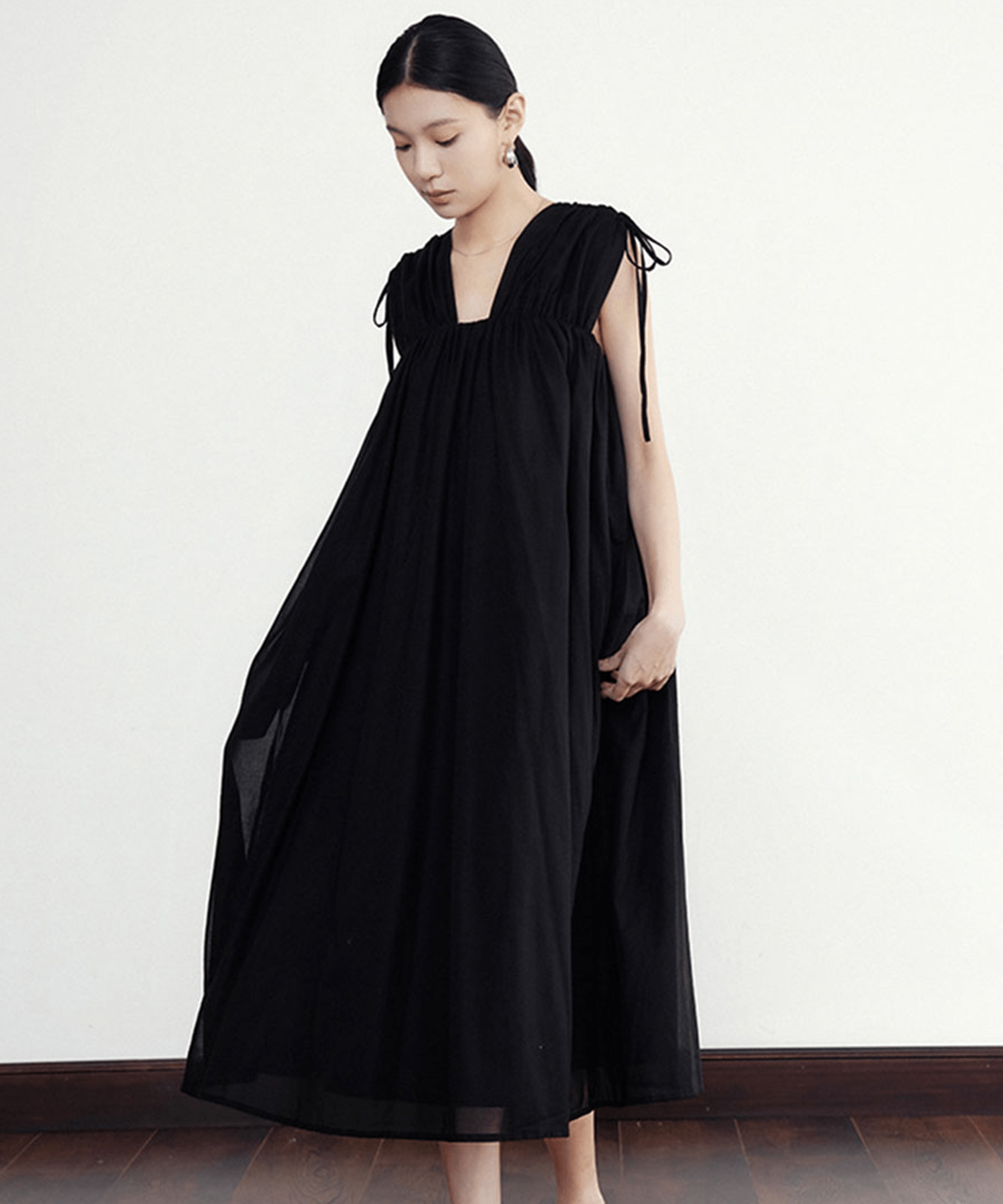 V-neck Shirring Sleeveless Onepiece - LOVE POMME POMME